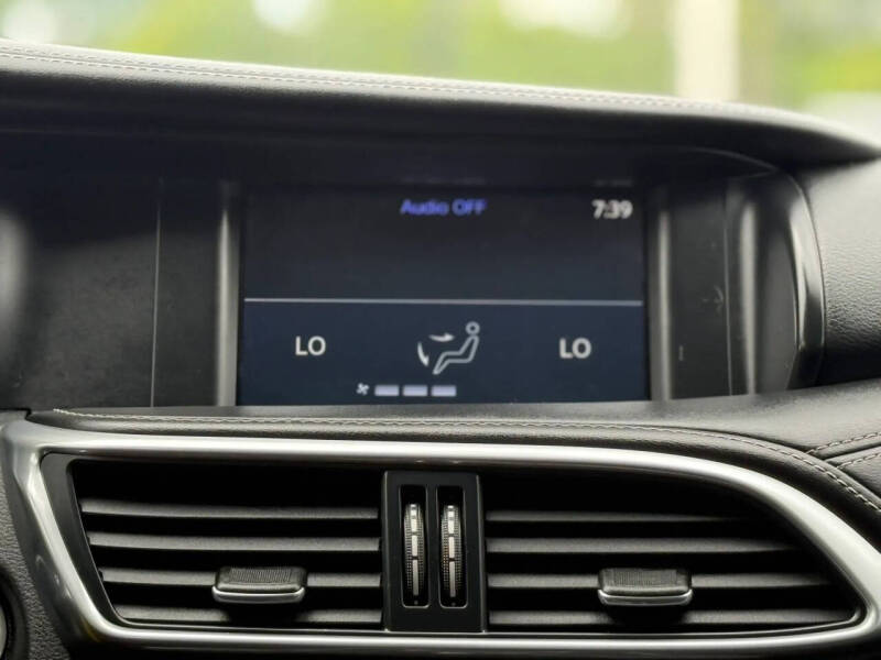 2017 Infiniti QX30