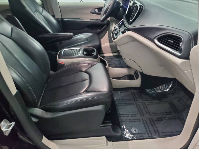 2023 Chrysler Pacifica Plug-In Hybrid Touring L