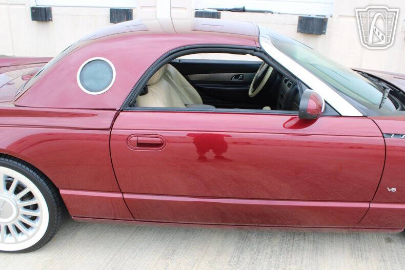2004 Ford Thunderbird Deluxe