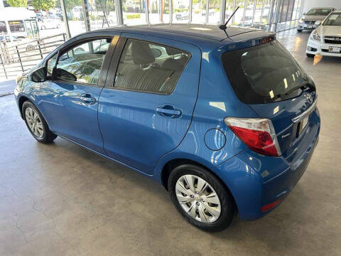 2012 Toyota Yaris 5-Door LE