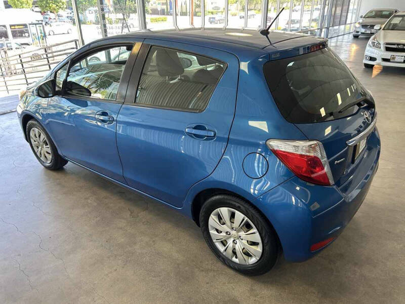 2012 Toyota Yaris 5-Door LE