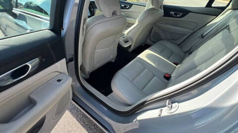 2024 Volvo S60 B5 Plus Dark Theme