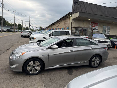 2013 Hyundai Sonata Hybrid for sale at Six Brothers Mega Lot in Youngstown OH