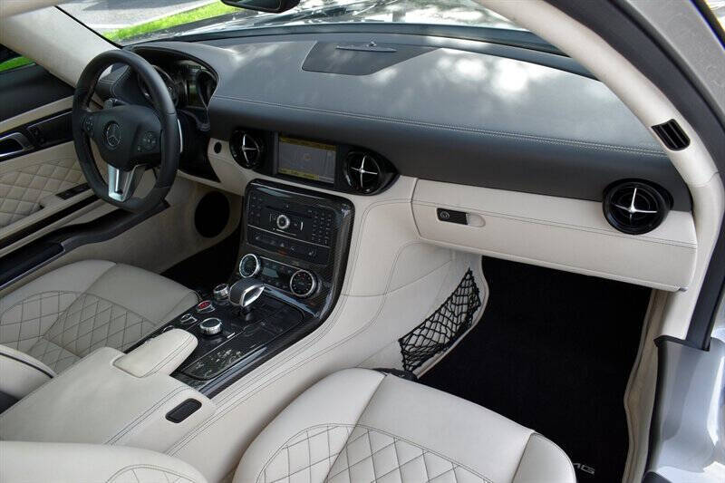 2013 Mercedes-Benz SLS AMG 25
