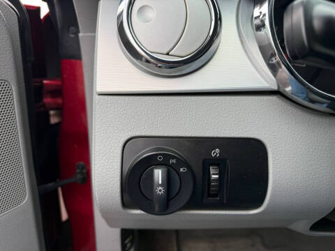 2005 Ford Mustang V6 Deluxe