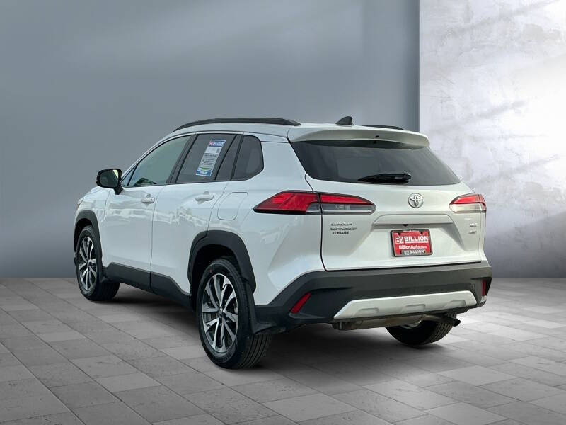 2025 Toyota Corolla Cross XLE