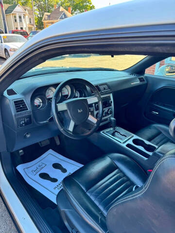 2009 Dodge Challenger SE
