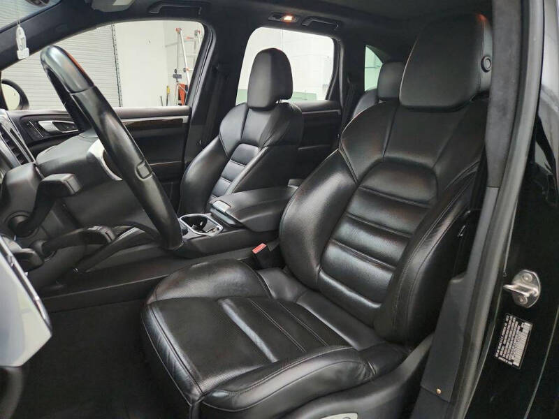 2013 Porsche Cayenne GTS