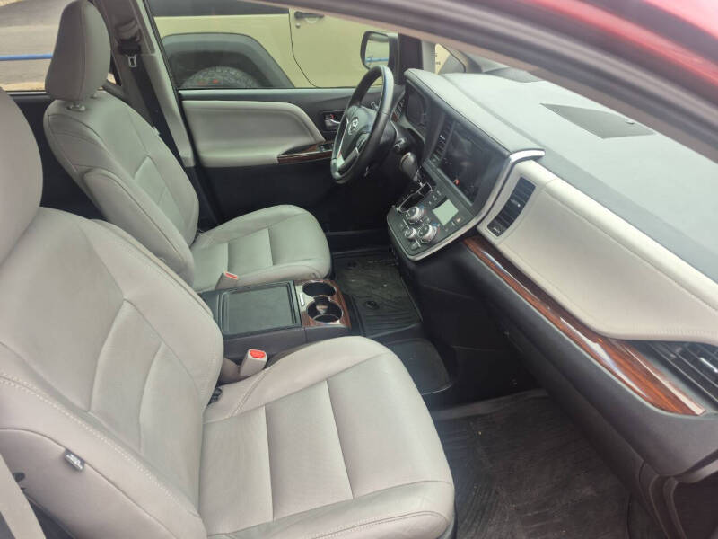 2017 Toyota Sienna Limited 7-Passenger