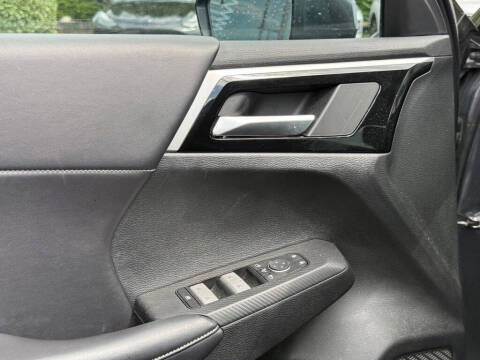 2024 Mitsubishi Outlander Plug-in Hybrid SE - Photo 9