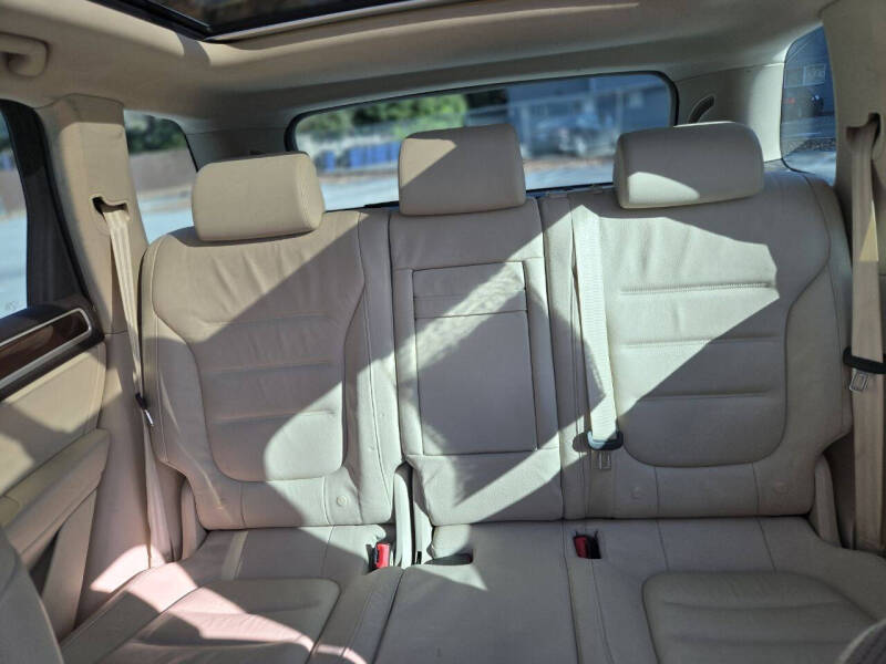 2016 Volkswagen Touareg VR6 Lux