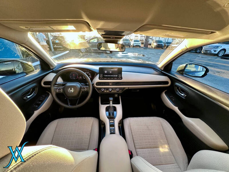 2025 Honda HR-V LX
