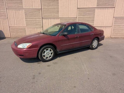 2004 Ford Taurus SE