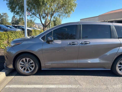 2021 Toyota Sienna LE 8-Passenger