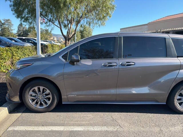 2021 Toyota Sienna LE 8-Passenger