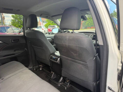 2017 Toyota Highlander LE