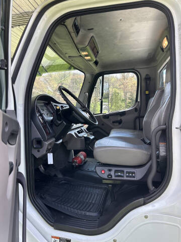 2019 Freightliner Business class M2