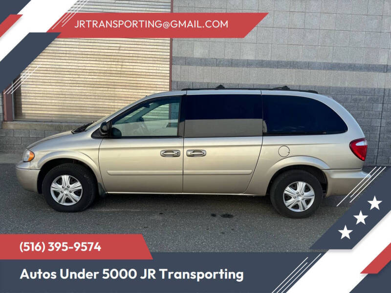 2005 Chrysler Town & Country LX's photo
