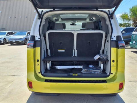 2025 Volkswagen ID. Buzz Pro S Plus 4Motion