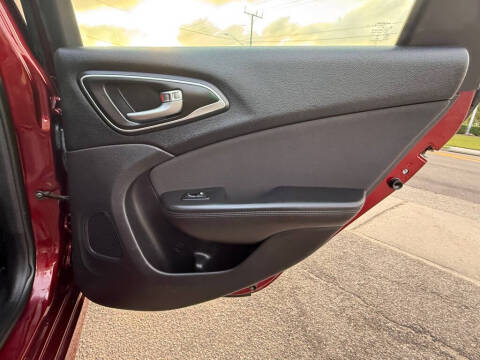 2016 Chrysler 200 Touring