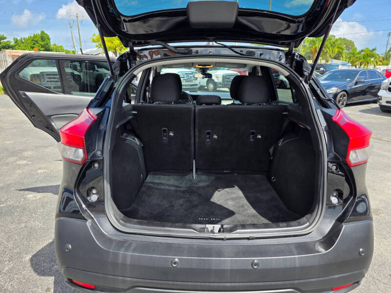 2020 Nissan Kicks SV