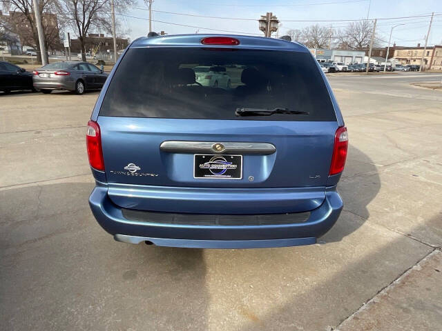 2007 Chrysler Town and Country for sale at Auto Connection in Waterloo, IA