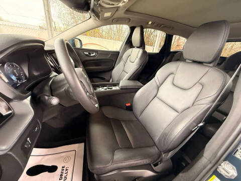 2020 Volvo XC60 T5 Momentum