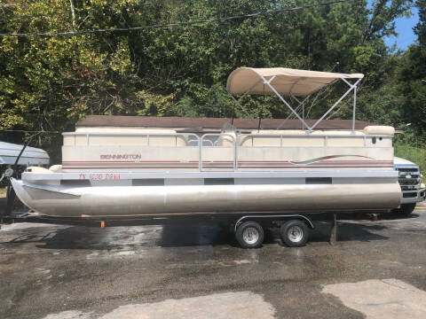 2001 Bennington 228L for sale at Monroe Auto's, LLC in Parsons TN