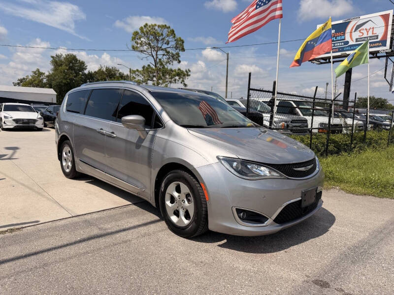 2017 Chrysler Pacifica Touring-L Plus