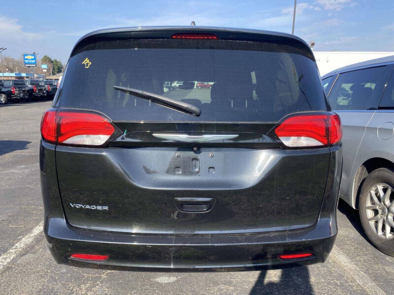 2023 Chrysler Voyager LX