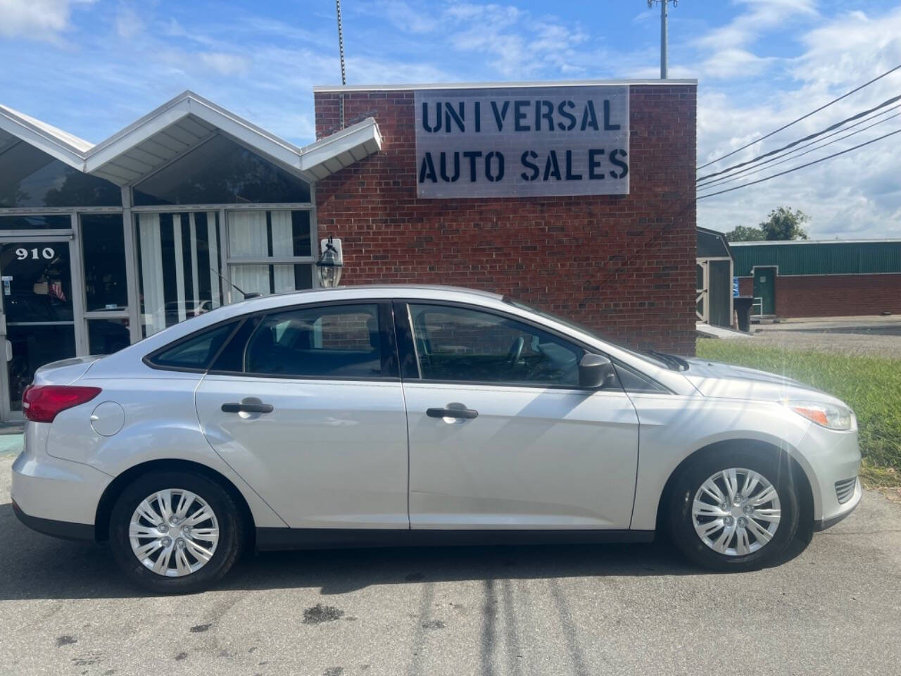 2016 Ford Focus for sale at Universal Auto Sales LLC in Burlington, NC