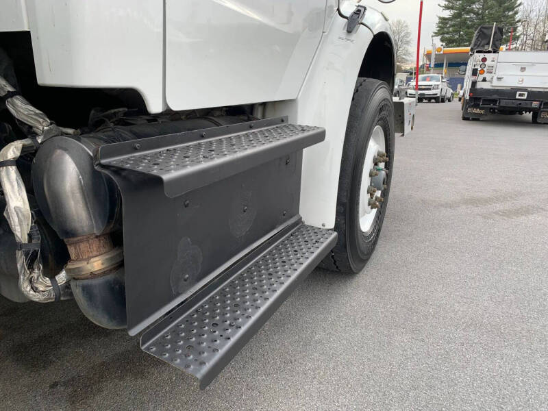 2016 Freightliner M2 106