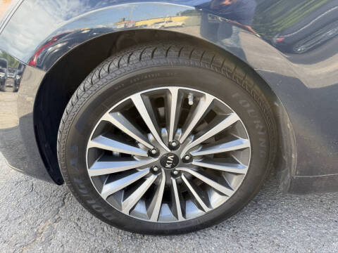 2017 Kia Cadenza Premium