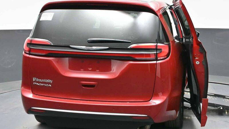 2025 Chrysler Pacifica Select