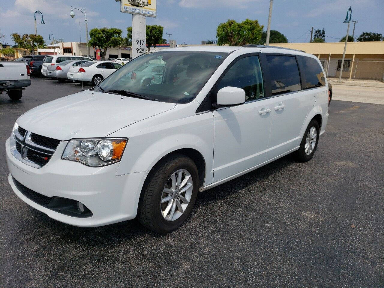 2018 DODGE Grand Caravan Minivan - $17,995