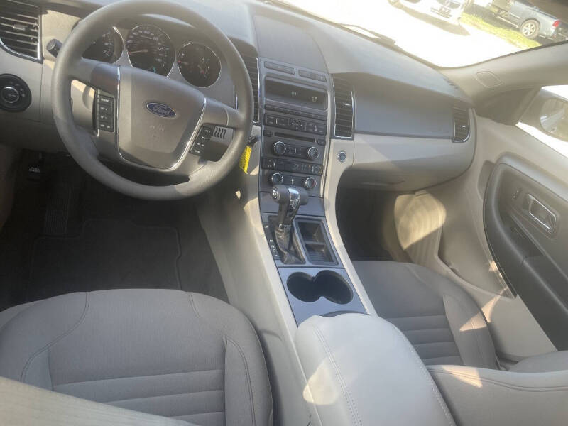 2010 Ford Taurus SE