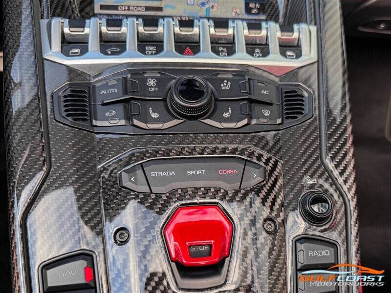 2016 Lamborghini Aventador LP 700-4