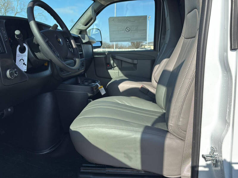 2025 Chevrolet Express 2500