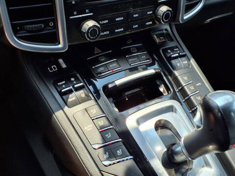 2017 Porsche Cayenne Platinum Edition