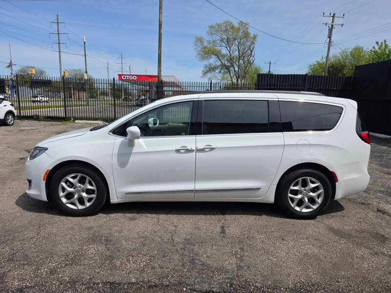 2017 Chrysler Pacifica Touring-L