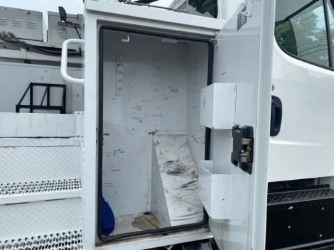 2015 Freightliner M2 106