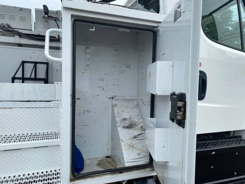 2015 Freightliner M2 106