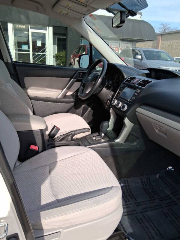 2016 Subaru Forester 2.5i