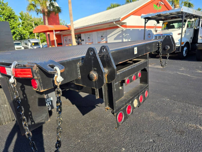 2017 Freightliner M2 106