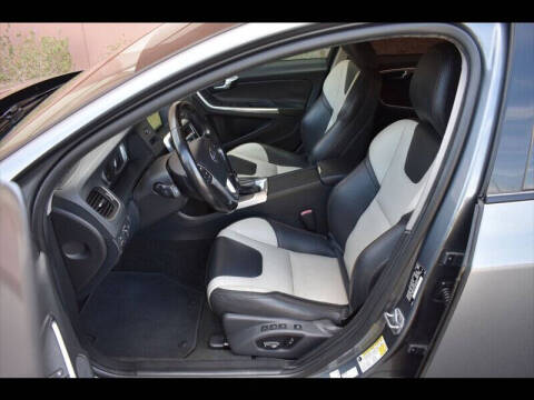 2016 Volvo S60 Cross Country T5 Platinum