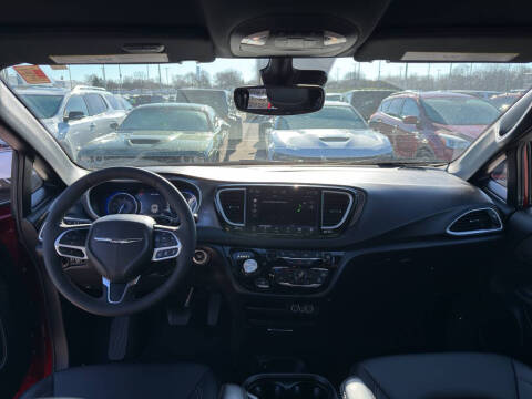 2025 Chrysler Pacifica Select