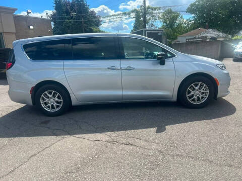 2026 Chrysler Pacifica Select