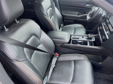 2022 Nissan Pathfinder SL