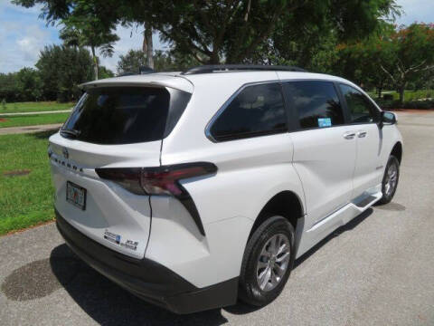 2023 Toyota Sienna XLE 8-Passenger