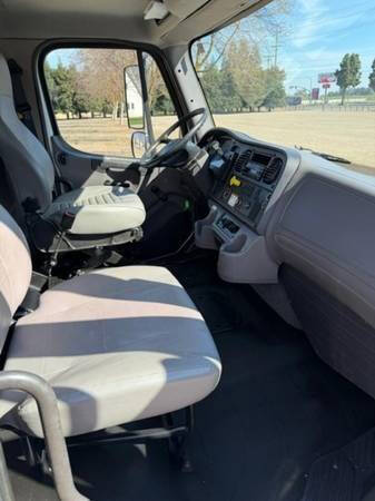 2014 Freightliner M2 106